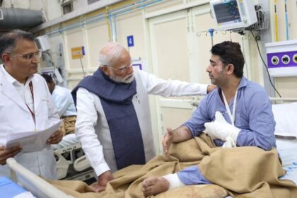 PM Modi Meets Delhi Blast Victims