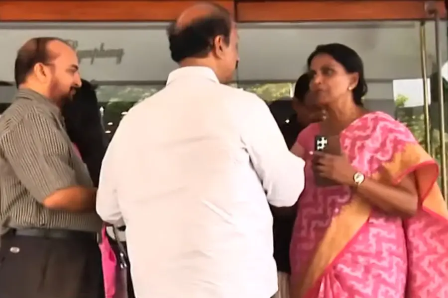 വട്ടിയൂർക്കാവ് ബി.ജെ.പി കൺവെന്ഷനിൽ നാടകീയരംഗങ്ങൾ: കേന്ദ്രമന്ത്രി പേര് പരാമർശിക്കാത്തതിനെ തുടർന്ന് ആർ. ശ്രീലേഖ വേദിയിൽ നിന്ന് ഇറങ്ങിപോയി