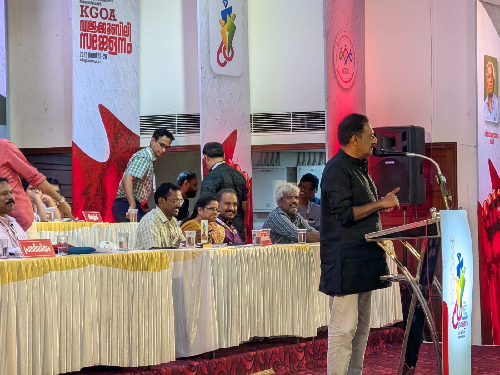 ബിജെപി സ്ത്രീസംവരണം ഒരിക്കലും നടപ്പിലാക്കില്ല; നടൻ പ്രകാശ് രാജ്